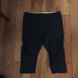 Black crop leggings