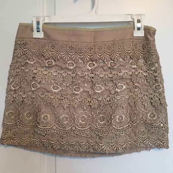 Gold lace mini skirt - Picture 2 of 3