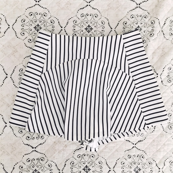 LF Striped Cropped Skort in Navy/White in XS