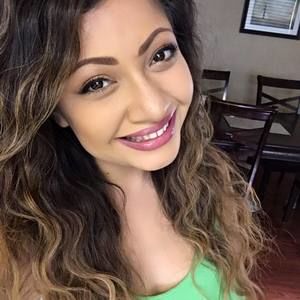 Meet your Posher, Adina