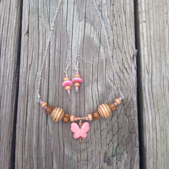 Necklace and earring set