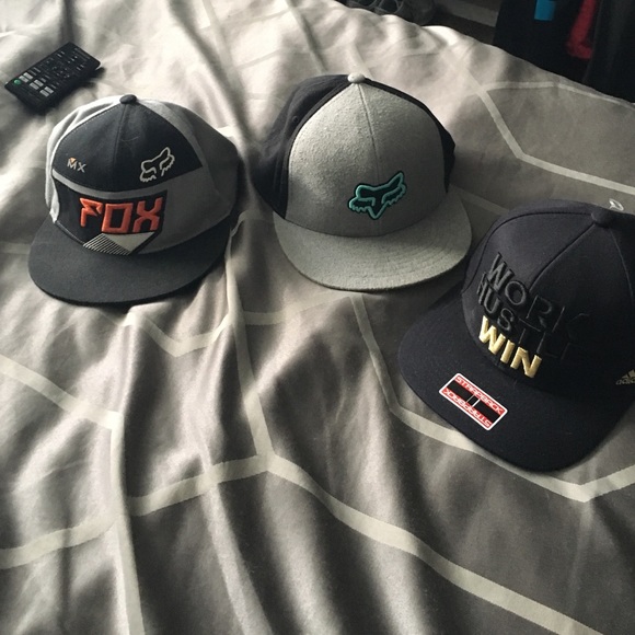 3 bundled hats adidas and 2 fox
