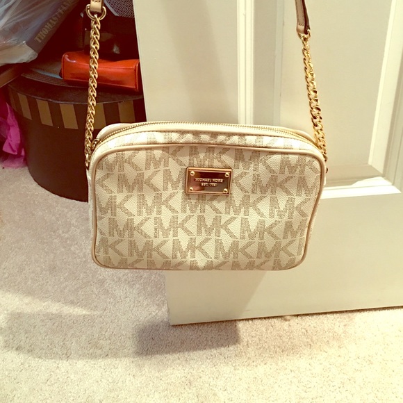 Michael Kors jet set cross body