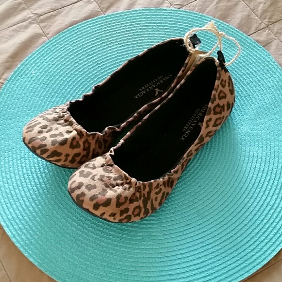 American Eagle leopard flats