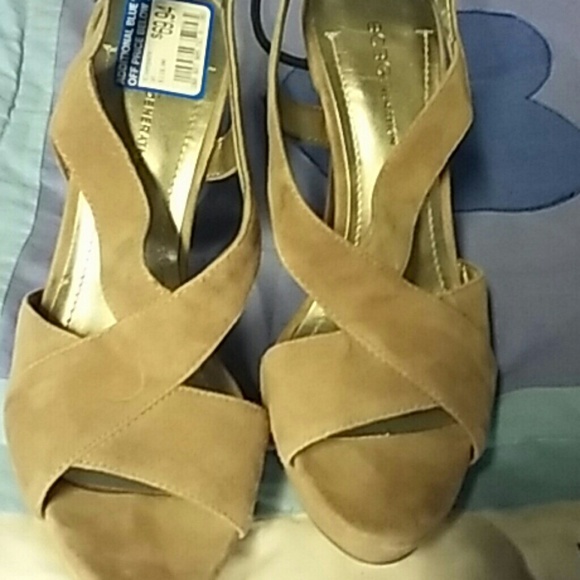 Strapped high heels. - Picture 1 of 4