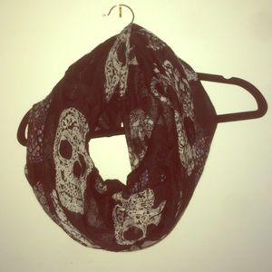 Infinity scarf skulls