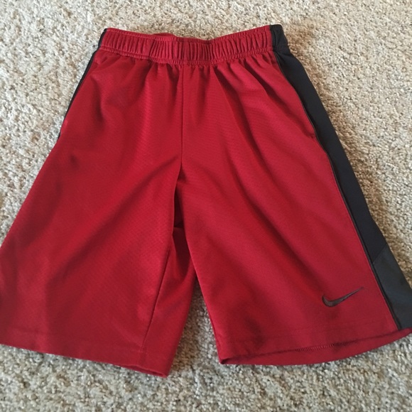 Boys Nike medium shorts