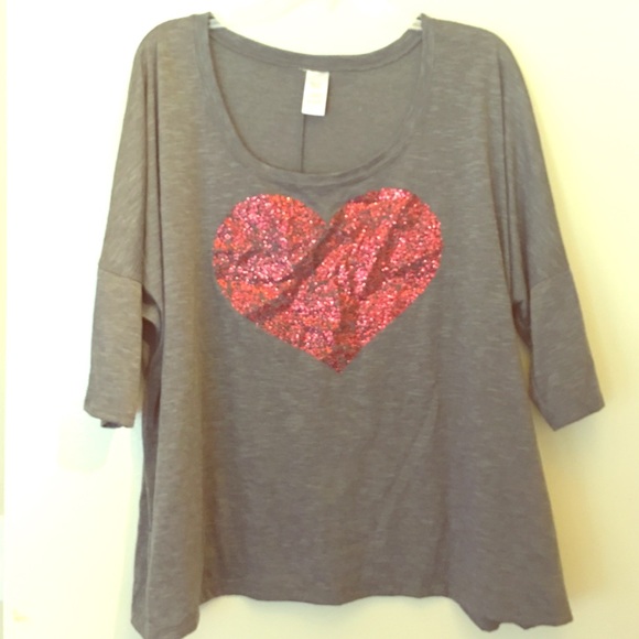 CUTE GLITTER HEART TOP!