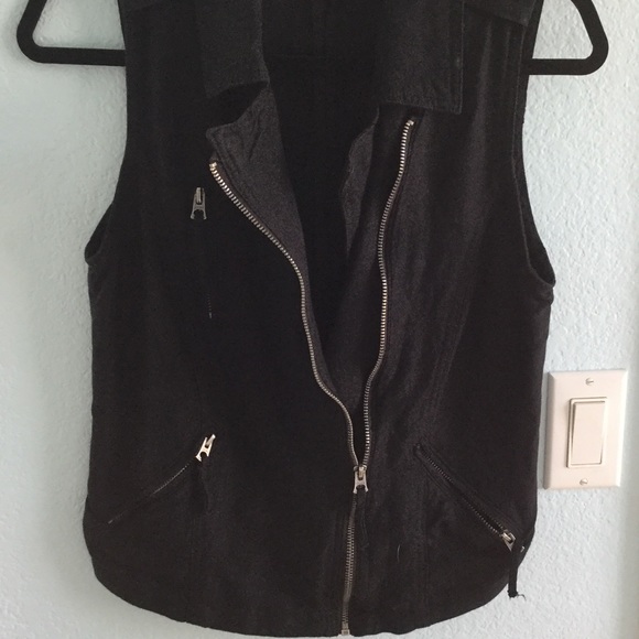 black vest - Picture 2 of 2