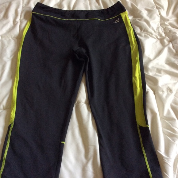Capri exercise leggings
