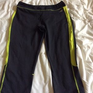 Capri exercise leggings