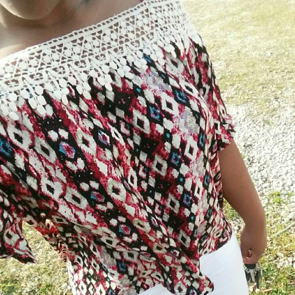 Tops - MOVING SALE 🆕Off the shoulder top