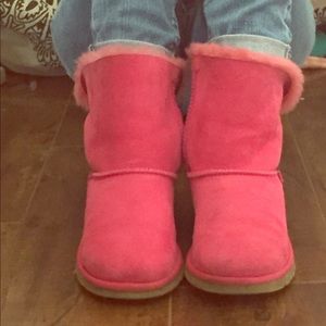 Pink Bailey Bow Uggs🎀 still available!