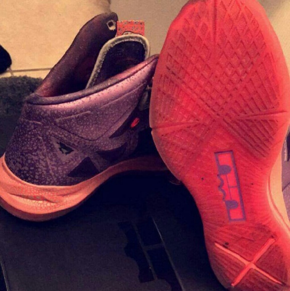 Lebron 10 Area 72s - Picture 3 of 4