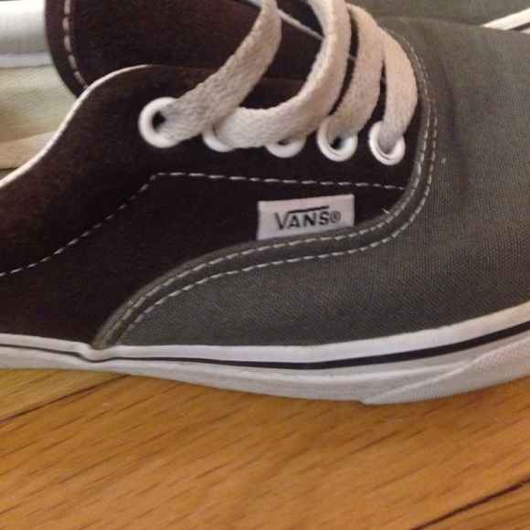 Vans - Picture 3 of 4