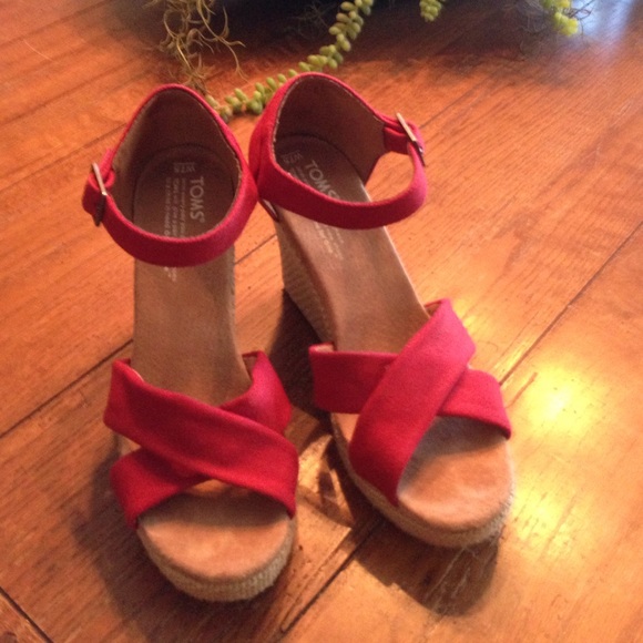 Red toms wedges