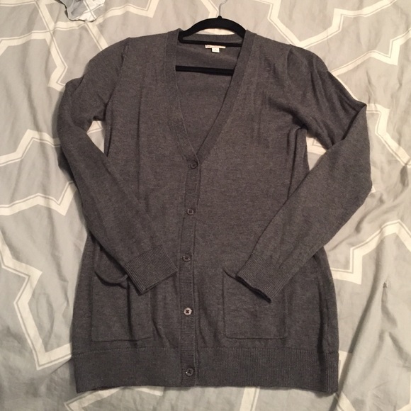 Long grey buttoned sweater