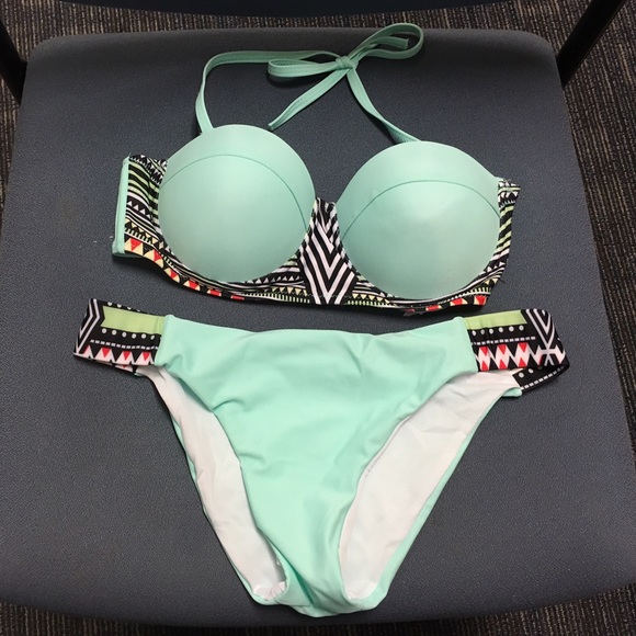 ⭐️SPRING CLEARANCE⭐️Mint Geometric Bikini Set - Picture 2 of 2