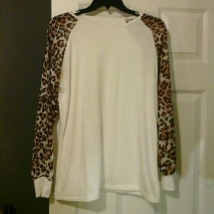 Leopard print sheer sleeves