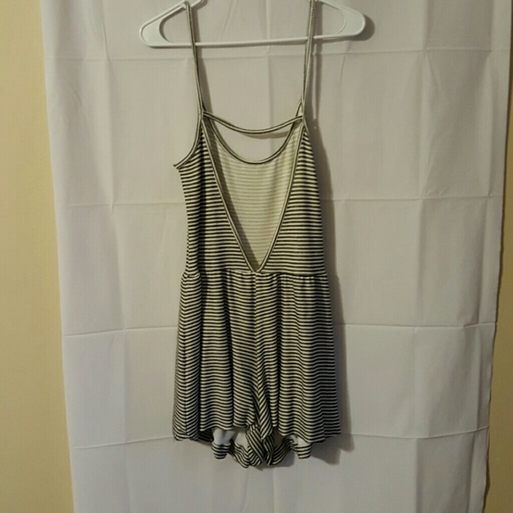 Backless Romper - Picture 2 of 2