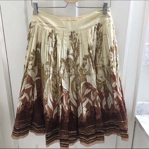 Elie Tahari Skirt. PRICE DROP - LAST CALL.