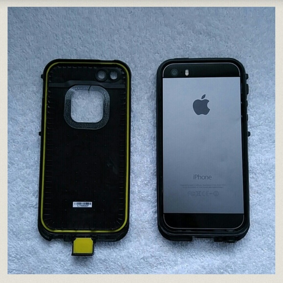 SOLD !!IPhone 5s - life proof included