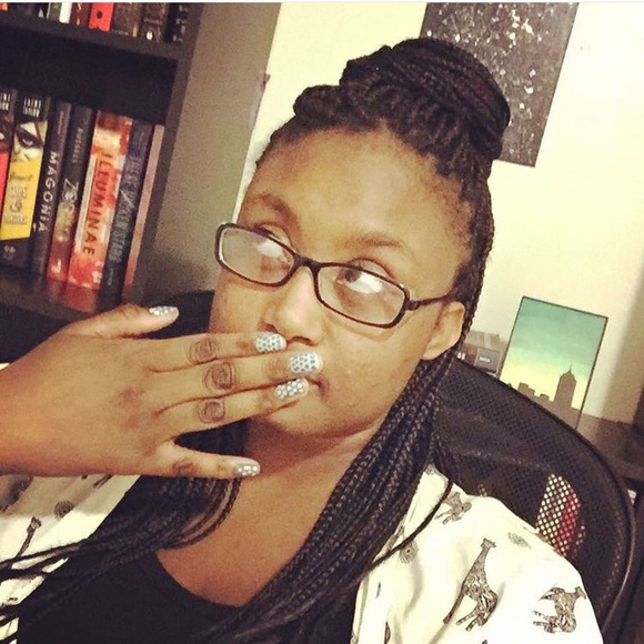 Meet your Posher, Vee - Picture 2 of 3