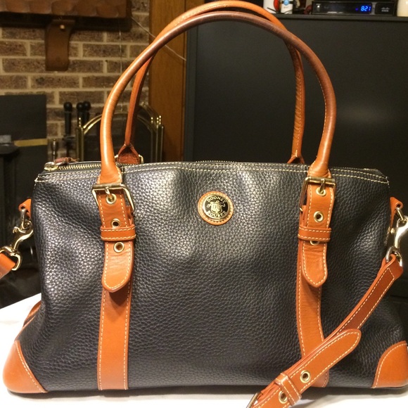 Dooney & Bourke Handbags - Dooney and Bourke in soft leather classic!