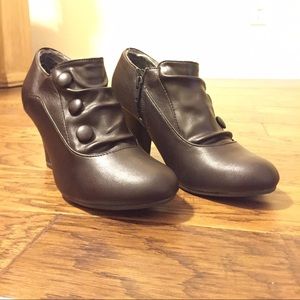 7M Covington Brown healed booties