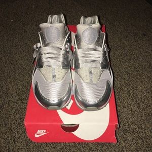 Women's Nike Huarache PRM in Silver and Grey.