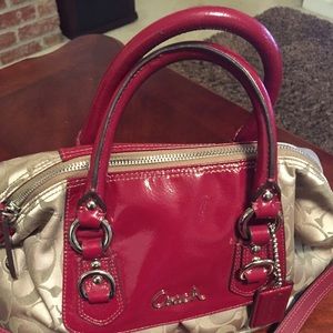 Brand new Coach bag. Enjoy this spring and summer.