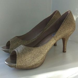 Steve Madden gold glitter pumps