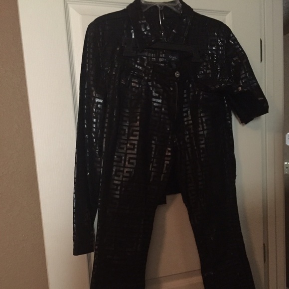 Guess leather like shiny pants set looks new
