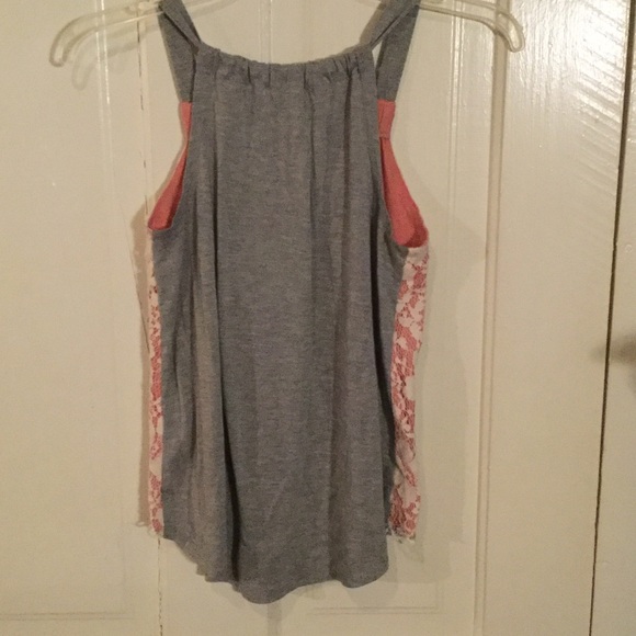 🎉Host Pick🎉Rewind Gray & Pink Lacy Top. Size S - Picture 3 of 4