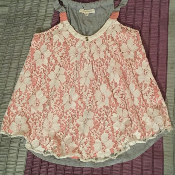🎉Host Pick🎉Rewind Gray & Pink Lacy Top. Size S - Picture 4 of 4