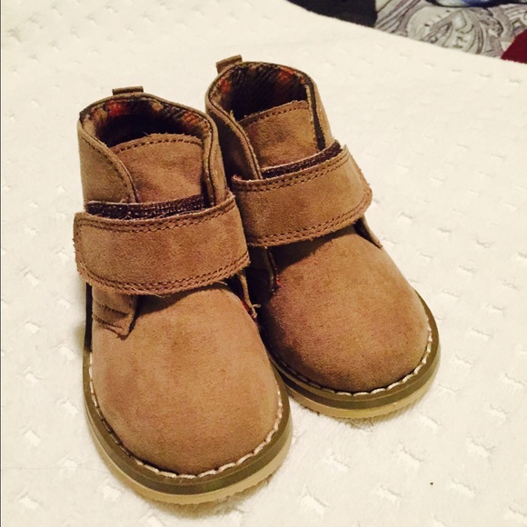 Toddler Chukka boots size 6