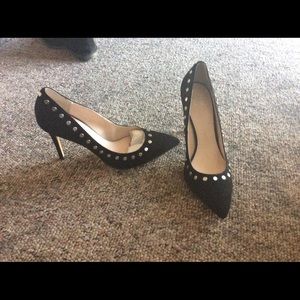 Suade pumps