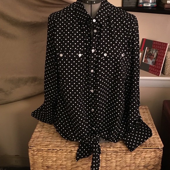 Worn once Jones NY tie at waist blouse