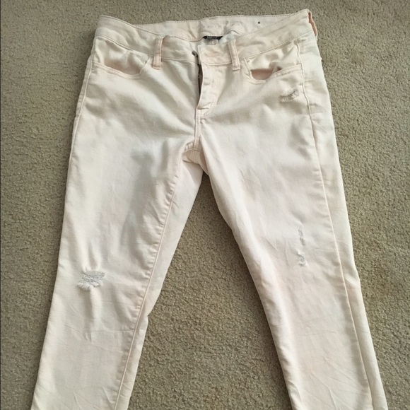 AE very light pink distressed skinny jeans