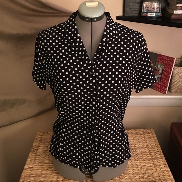 Liz Claiborne short sleeve top. Black/white polka