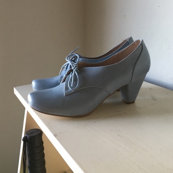 Baby blue Chelsea Crew heels