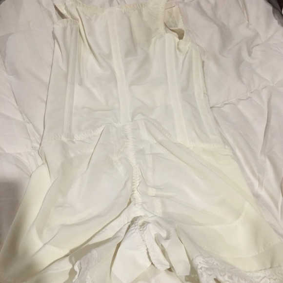 Seagull White full body girdle ....BRAND NEW..... - Picture 2 of 4