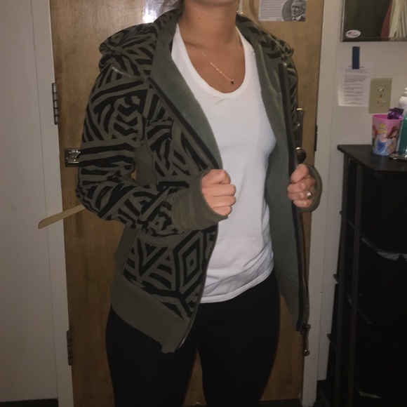Lululemon Green and Black Patterned Scuba Jacket