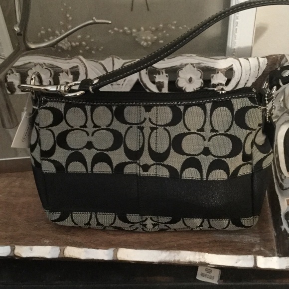 Sold Coach hand bag - Picture 1 of 3