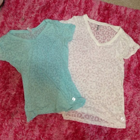 SOFFE  leopard print V-neck bundle