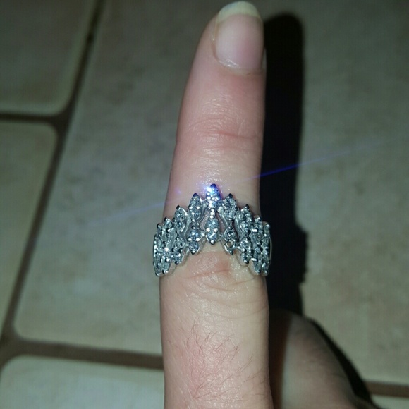 Beautiful ring - Picture 2 of 2