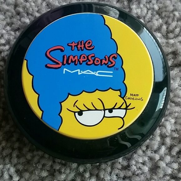 The Simpsons MAC powder blush - Picture 1 of 3