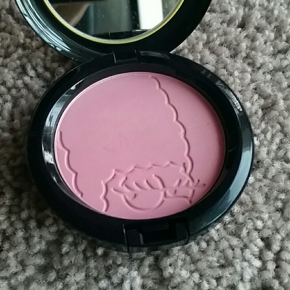 The Simpsons MAC powder blush - Picture 2 of 3