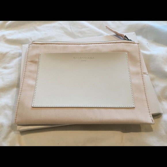 💯 NWOT Balenciaga Zip clutch