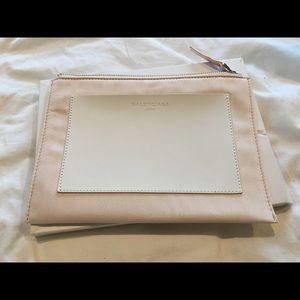 💯 NWOT Balenciaga Zip clutch